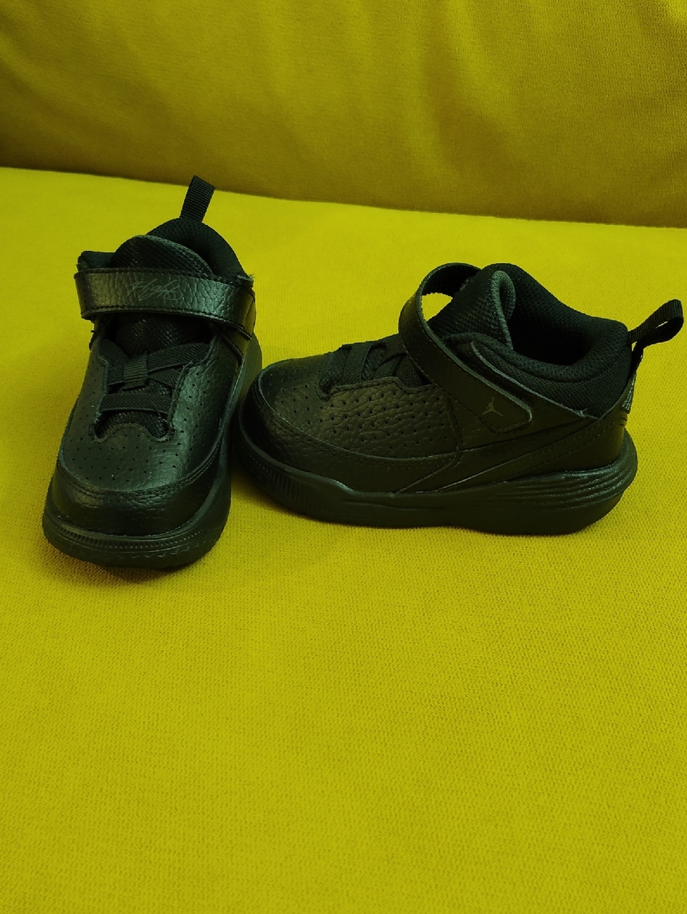 Flight Jordan Nike Kids Black Hook-and-Loop Sneakers